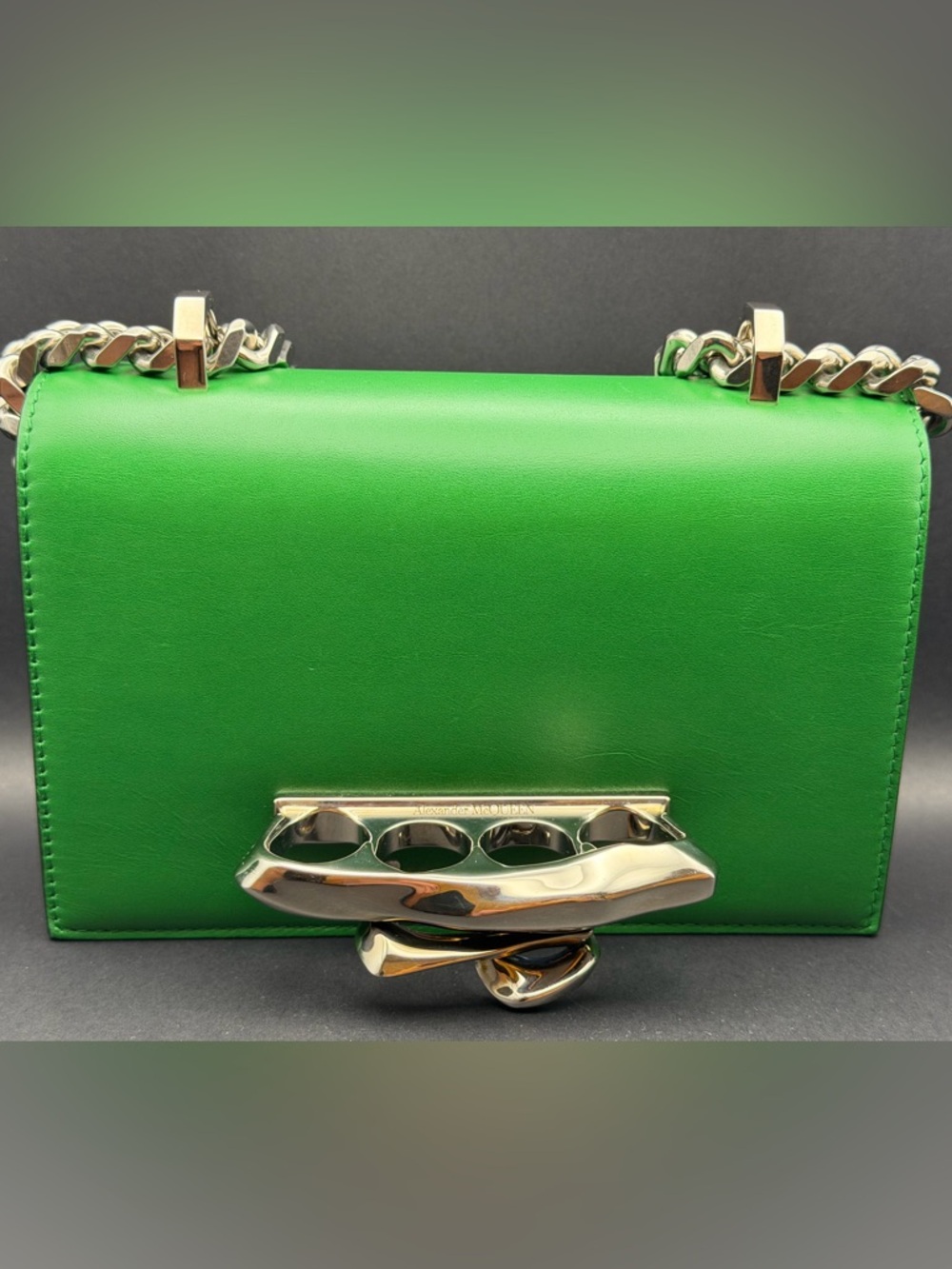 Alexander McQueen Green Leather Shoulder Bag with Silver Knuckle Handle - Picture 7 of 7